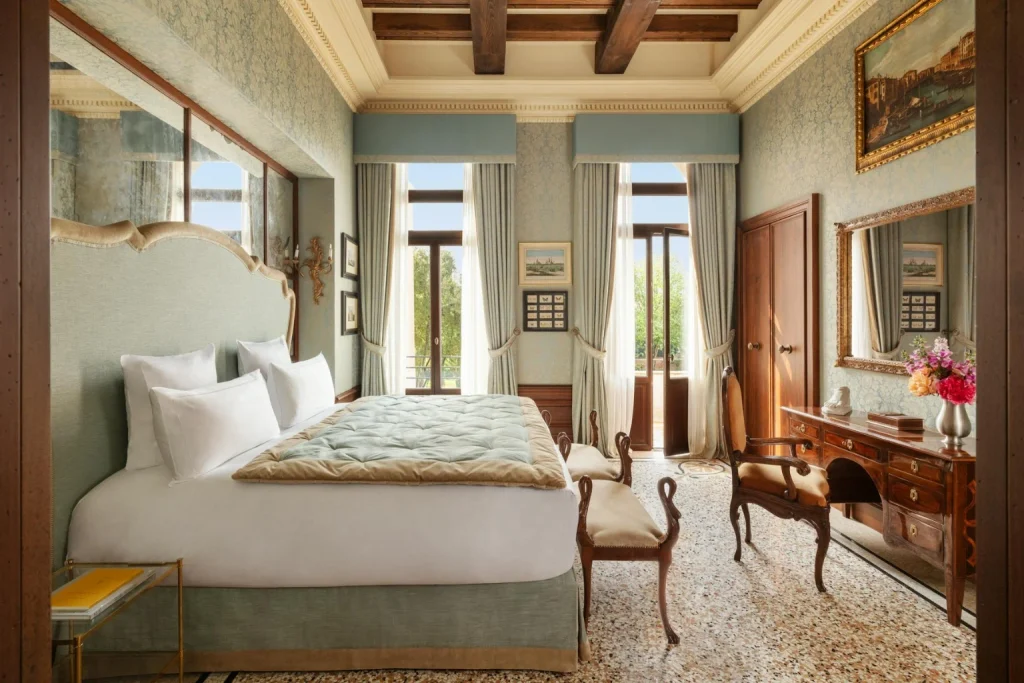 Elegant bedroom with classic Venetian furnishings at Airelles Palladio Venezia in Venice