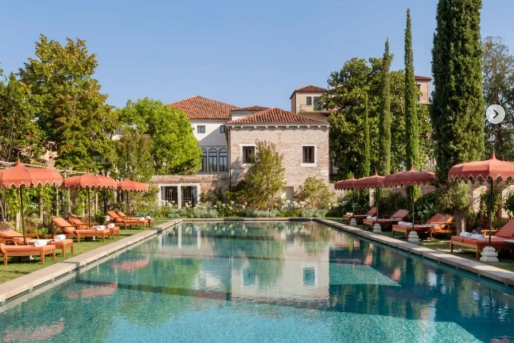 Airelles Palladio Venice with swimming pool and landscaped gardens