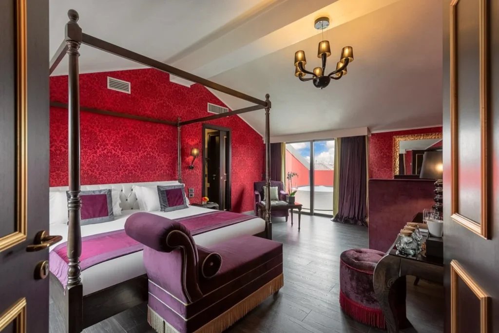Luxury canopy bedroom at Carnival Palace Hotel in Venice