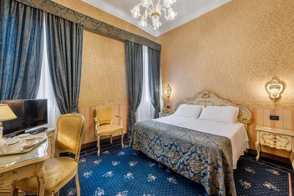 Classic Venetian-style bedroom at Hotel Montecarlo in Venice